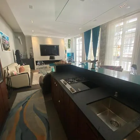 Appartement Paris Centre 4 Chambres 8 P *